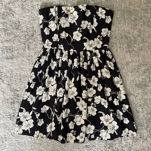 NWOT - Forever 21 - Black Floral Skater Dress (M)
